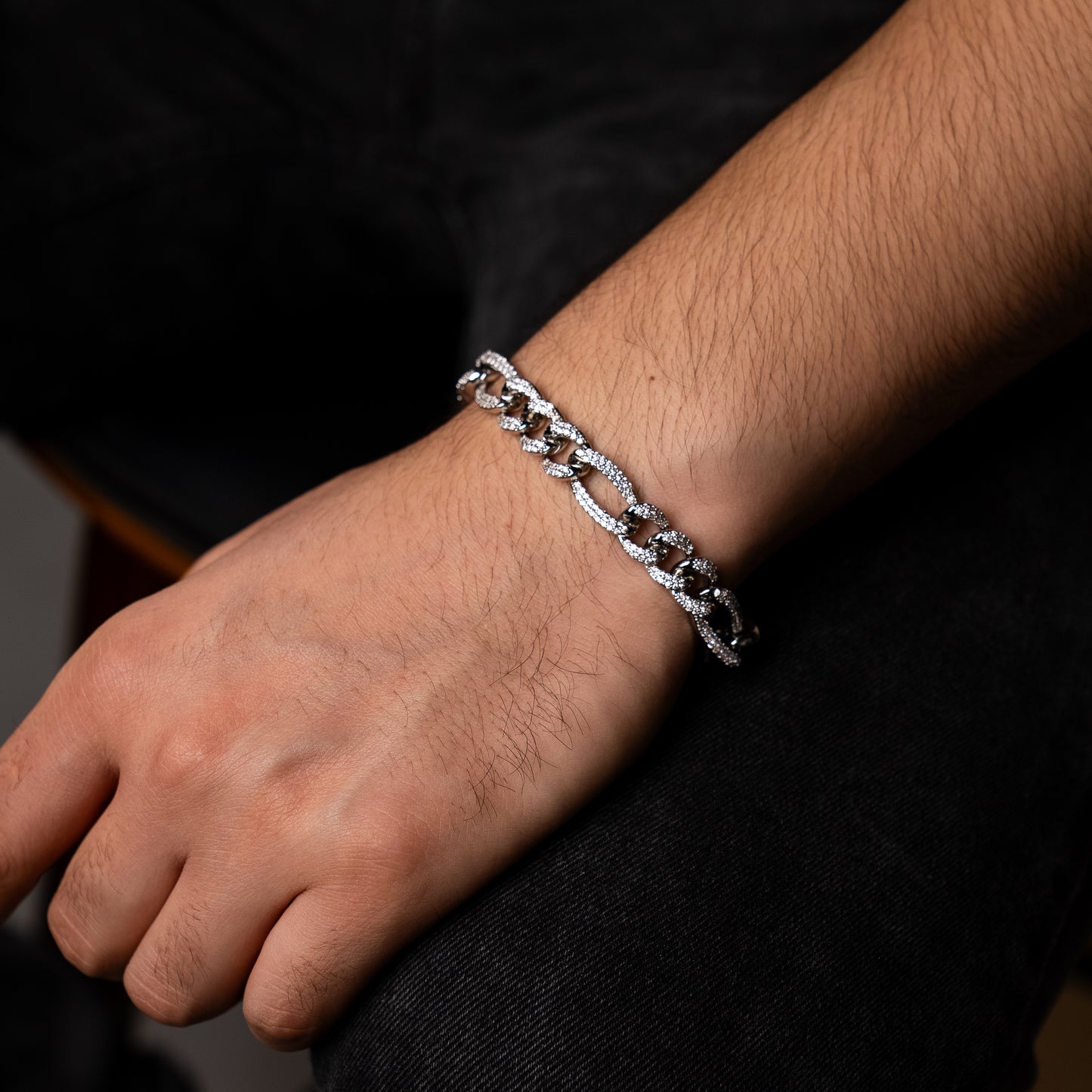 Icy Figaro Bracelet in White Gold - 10mm